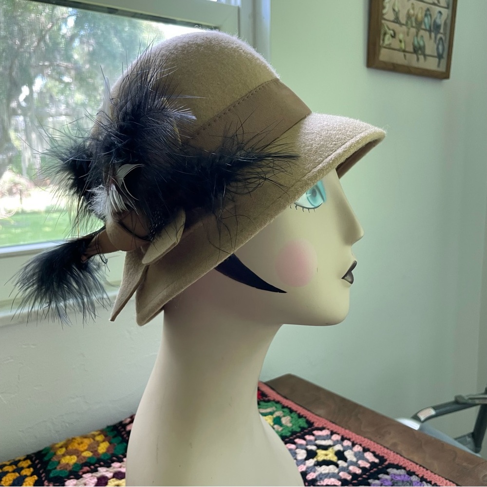D & Y Felt Hat Feathered Bow Tan Brown Black Beauty!